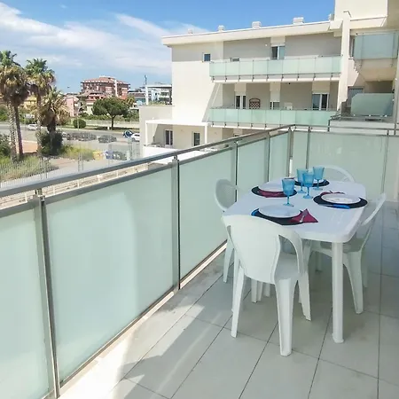 Ampio Trilocale Adriatico Vicino Al Mare Con Posto *