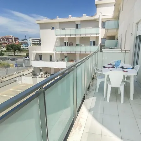Daire Ampio Trilocale Adriatico Vicino Al Mare Con Posto