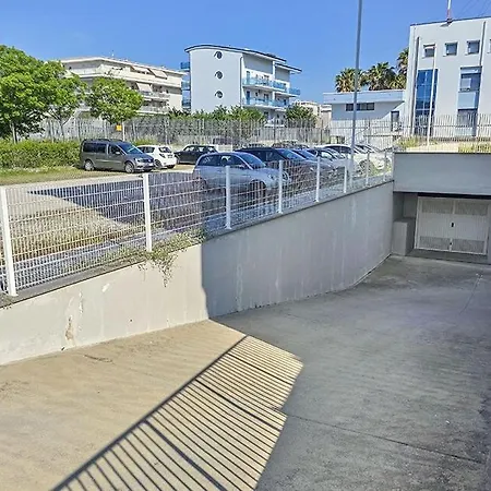 Ampio Trilocale Adriatico Vicino Al Mare Con Posto Apartamento